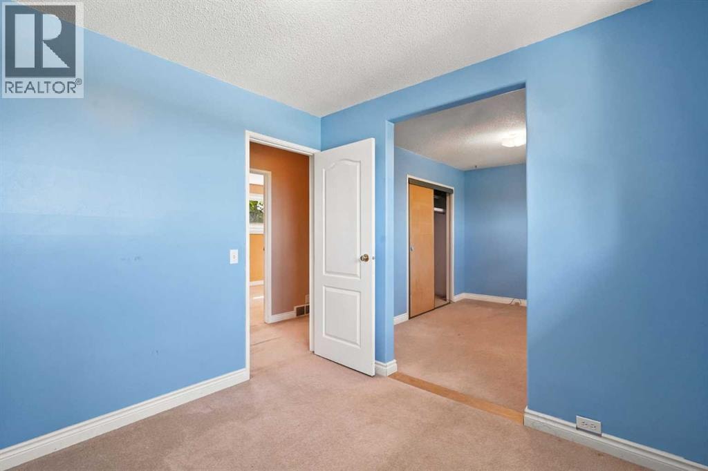820 Canford Crescent SW — photo 22