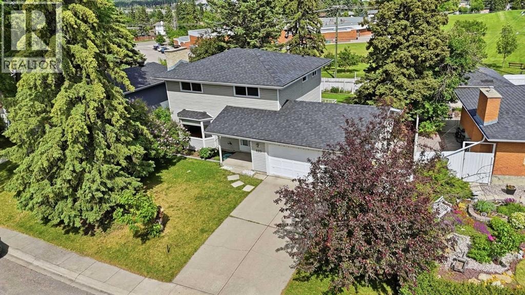 820 Canford Crescent SW — photo 42
