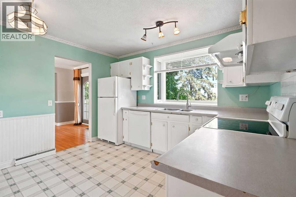 820 Canford Crescent SW — photo 11