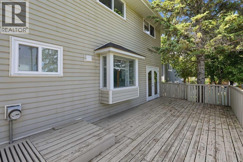 820 Canford Crescent SW — photo 36