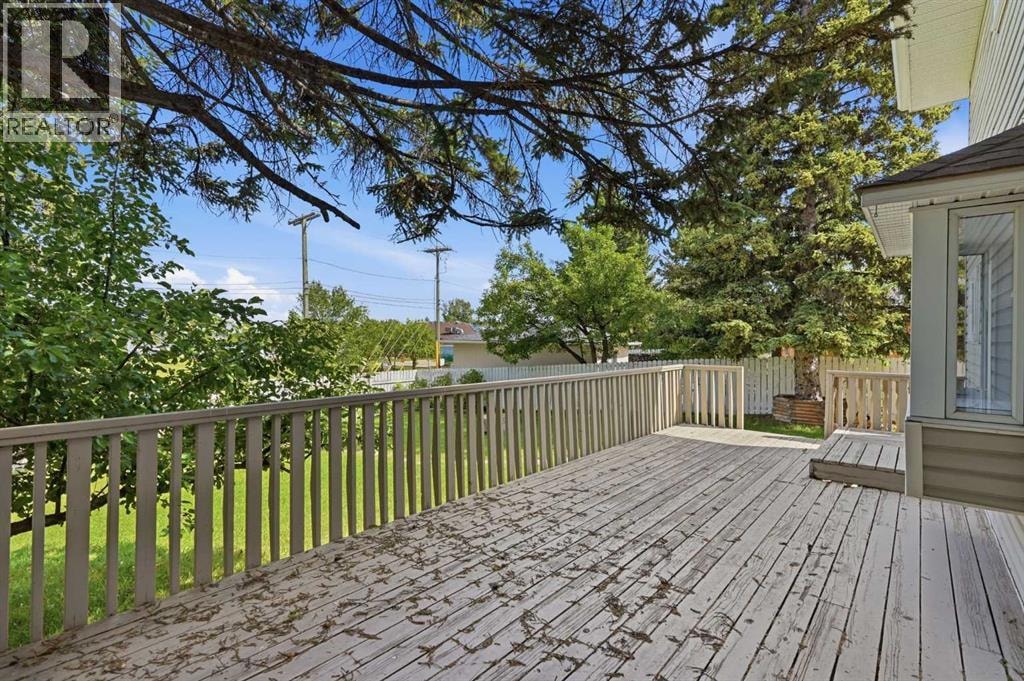 820 Canford Crescent SW — photo 37