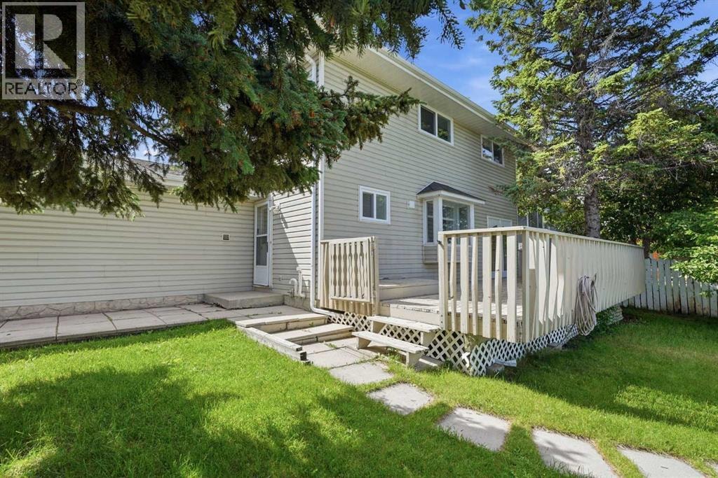 820 Canford Crescent SW — photo 38