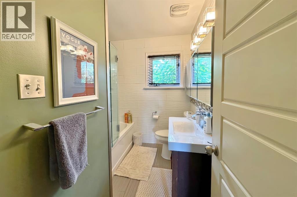 2440 22 Street NW — photo 11