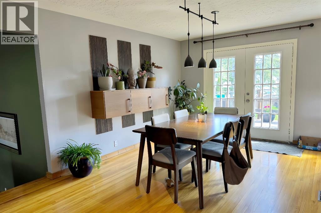 2440 22 Street NW — photo 8