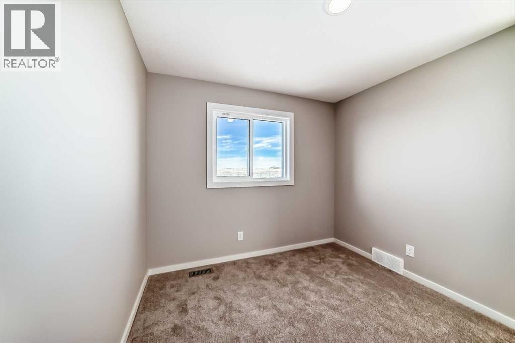 3037 Lanark Boulevard SE — photo 35