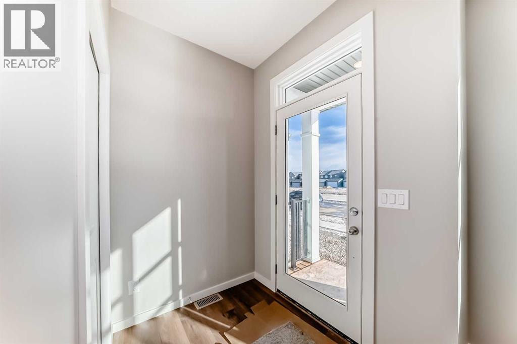 3037 Lanark Boulevard SE — photo 9