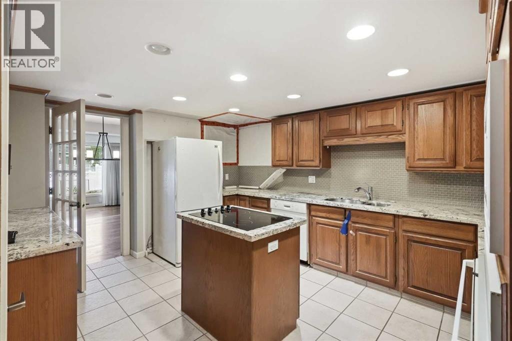 16 Wood Crescent SW — photo 8