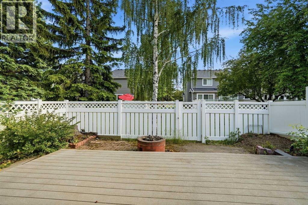 16 Wood Crescent SW — photo 37