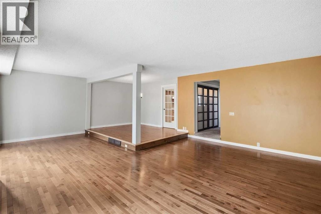 16 Wood Crescent SW — photo 12