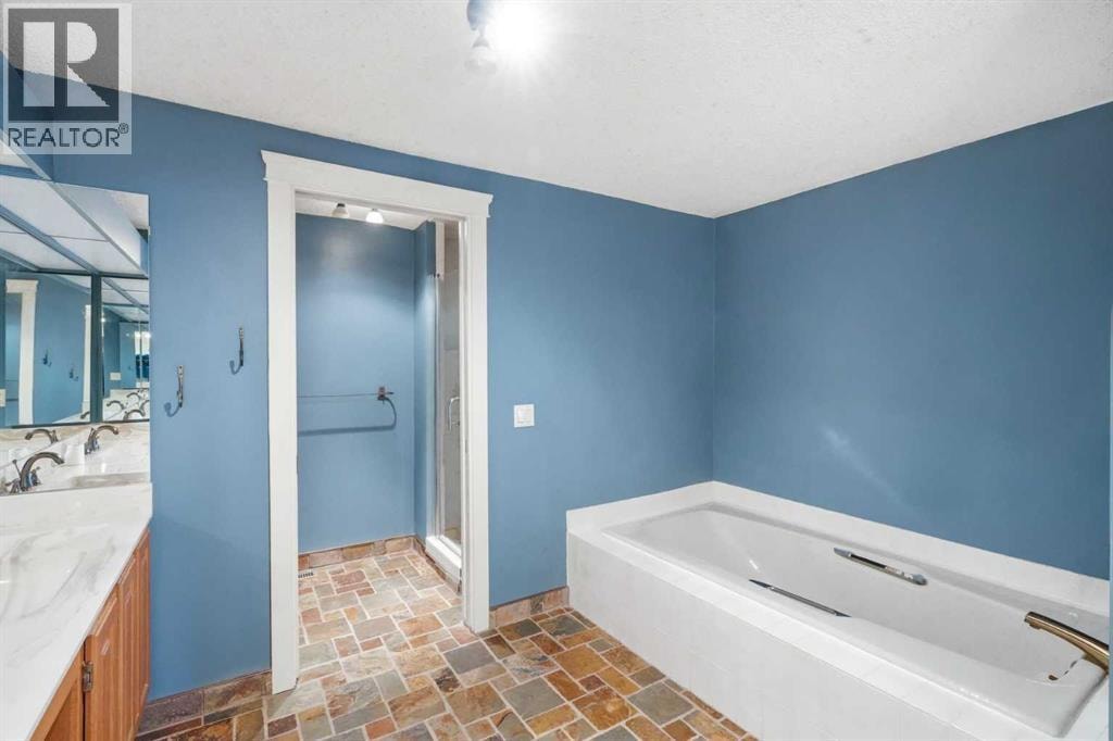 16 Wood Crescent SW — photo 22