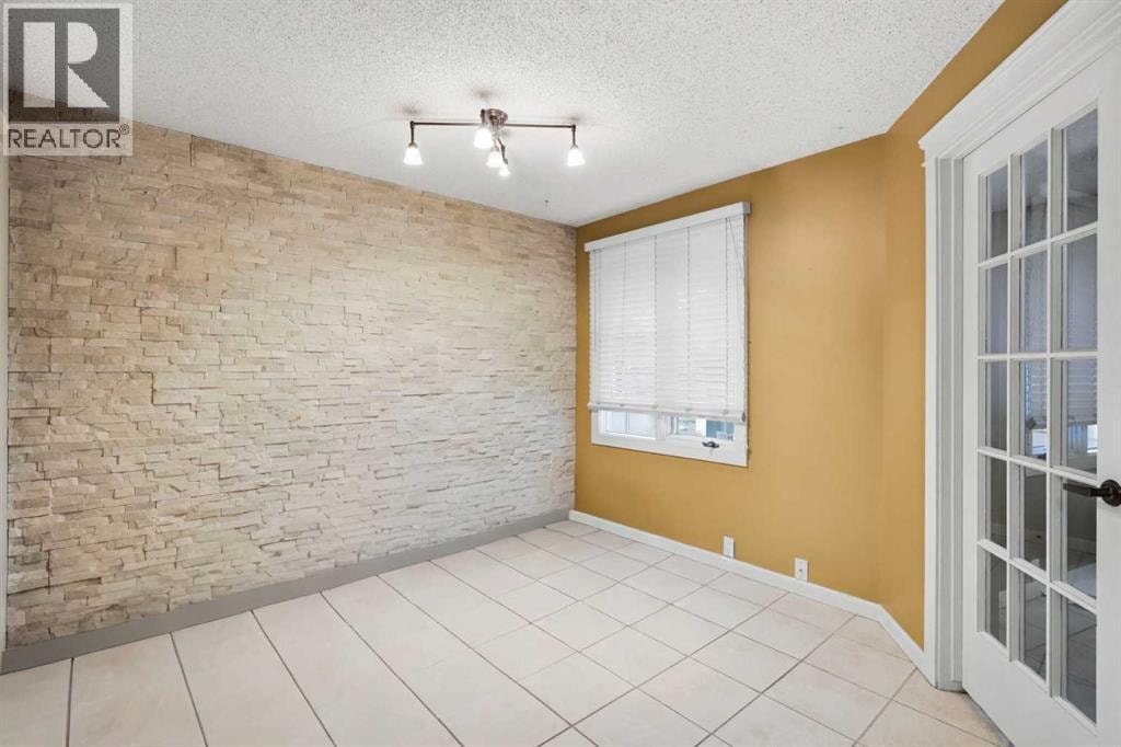 16 Wood Crescent SW — photo 6