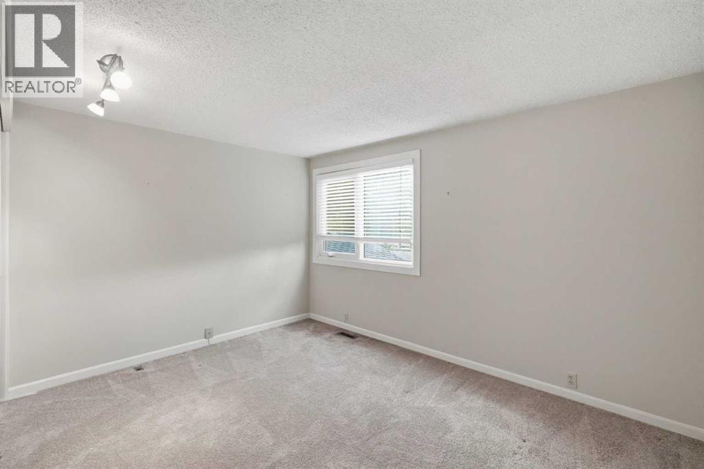 16 Wood Crescent SW — photo 27