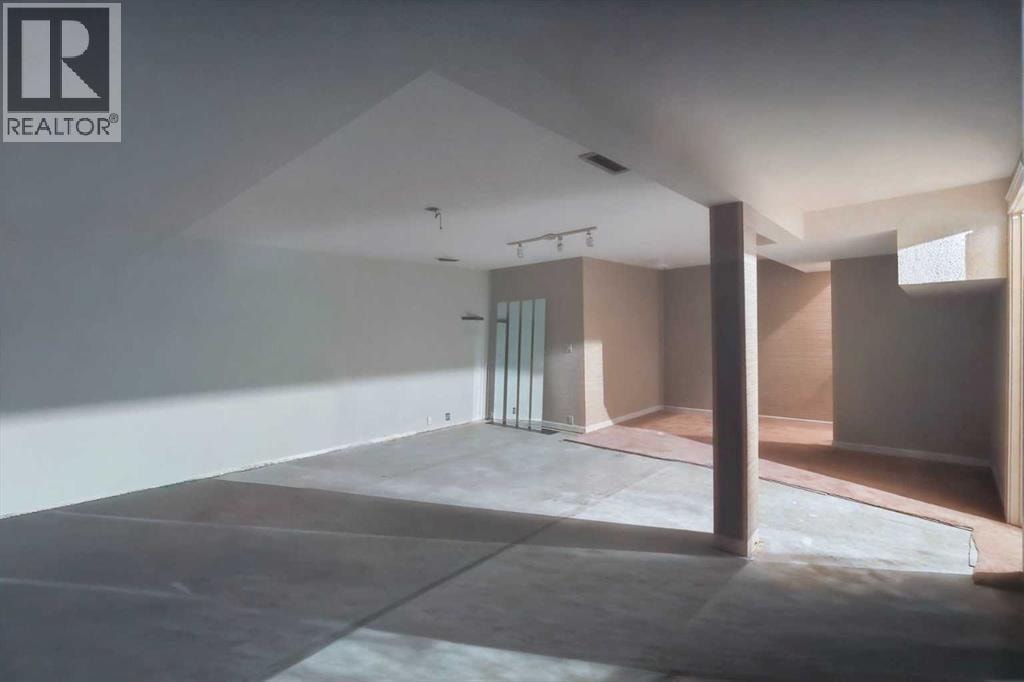 16 Wood Crescent SW — photo 34