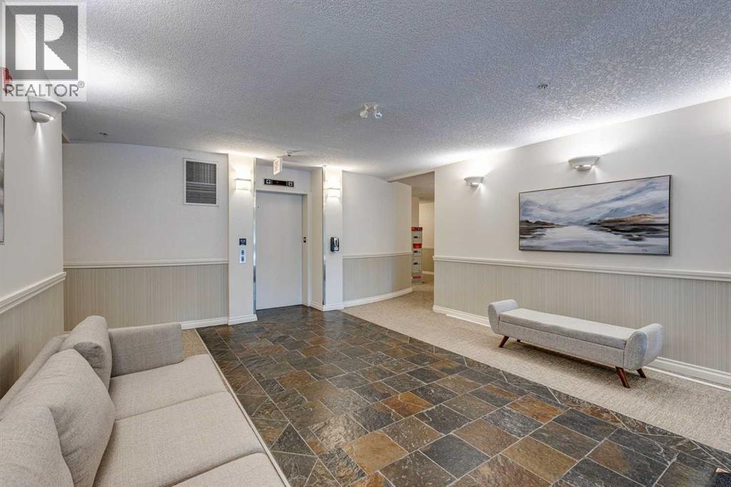 303, 10 Hemlock Crescent SW — photo 3