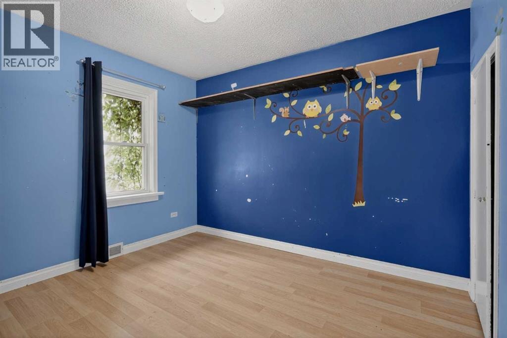 504 1 Avenue NE — photo 16