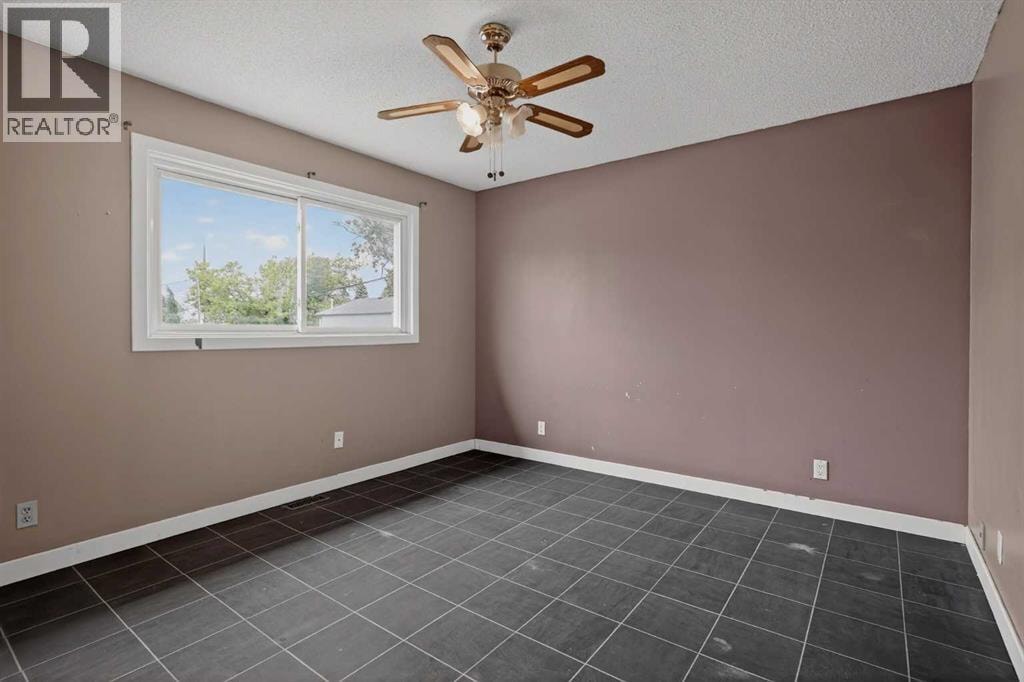 504 1 Avenue NE — photo 13