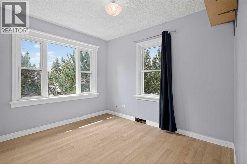 504 1 Avenue NE — photo 17