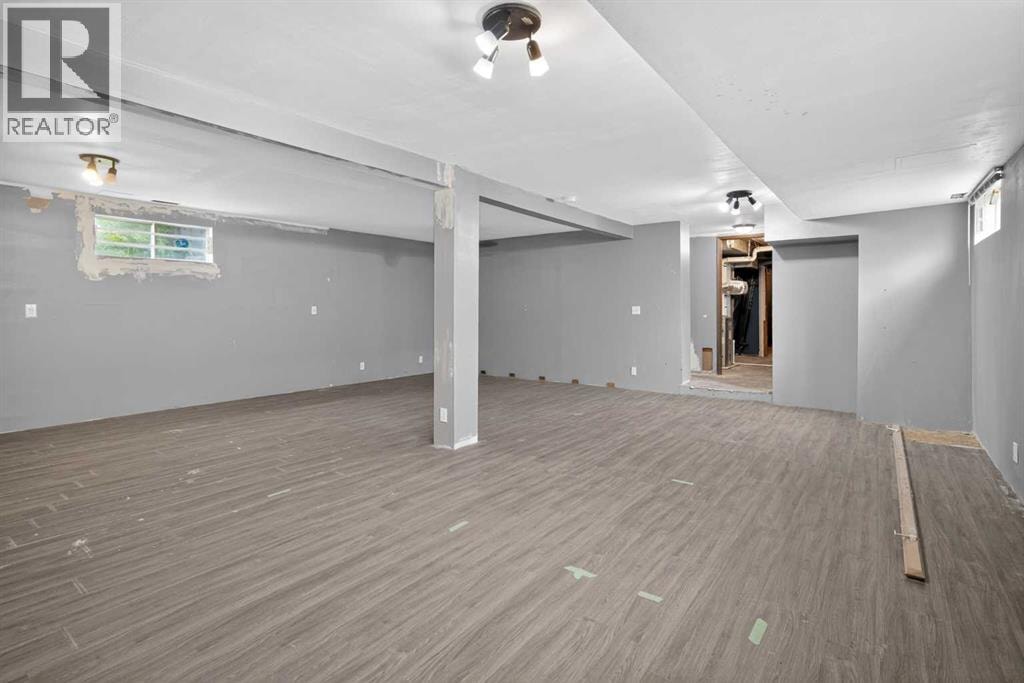 504 1 Avenue NE — photo 21