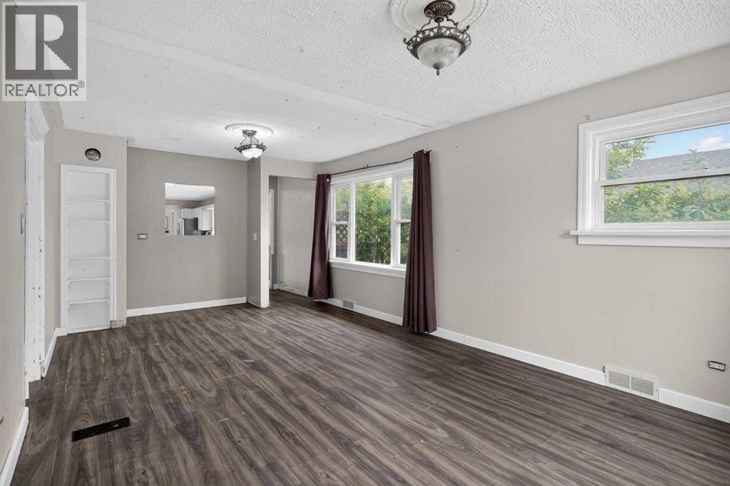 504 1 Avenue NE — photo 4