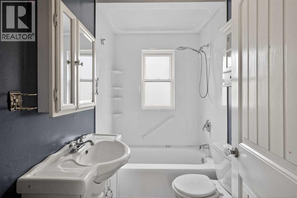 504 1 Avenue NE — photo 18