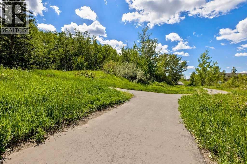 155 Citadel Meadow Gardens NW — photo 3