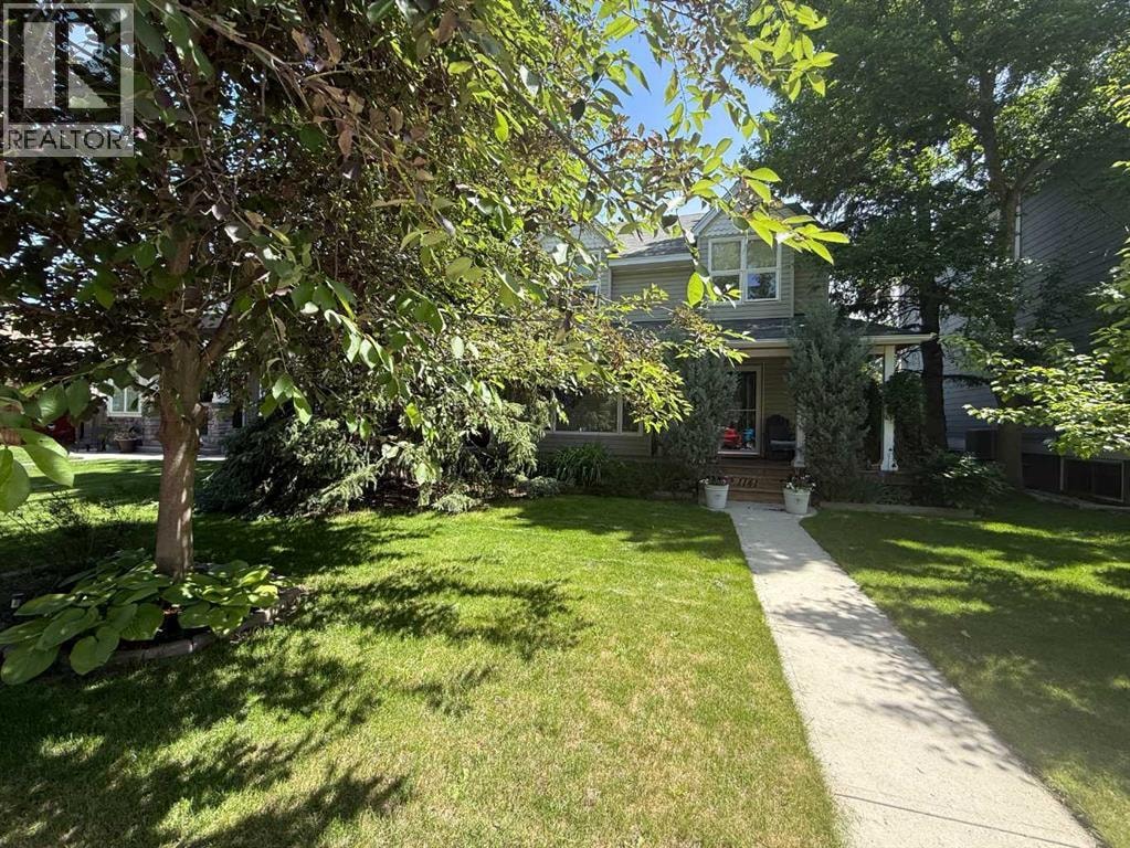 1141 Regent Crescent NE