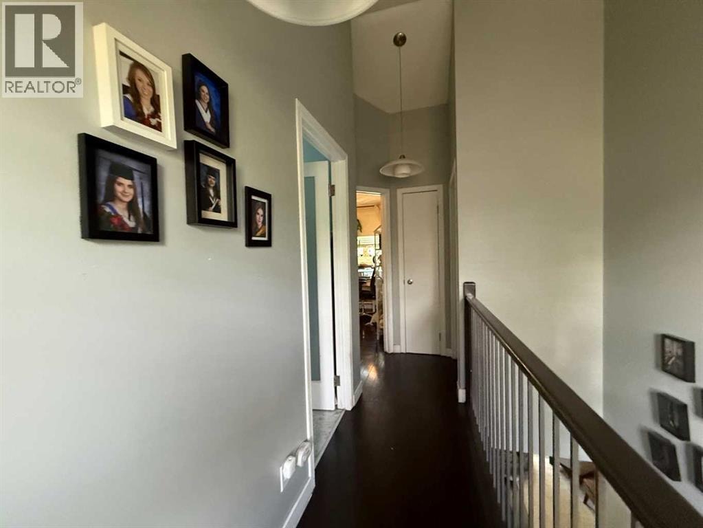 1141 Regent Crescent NE — photo 13