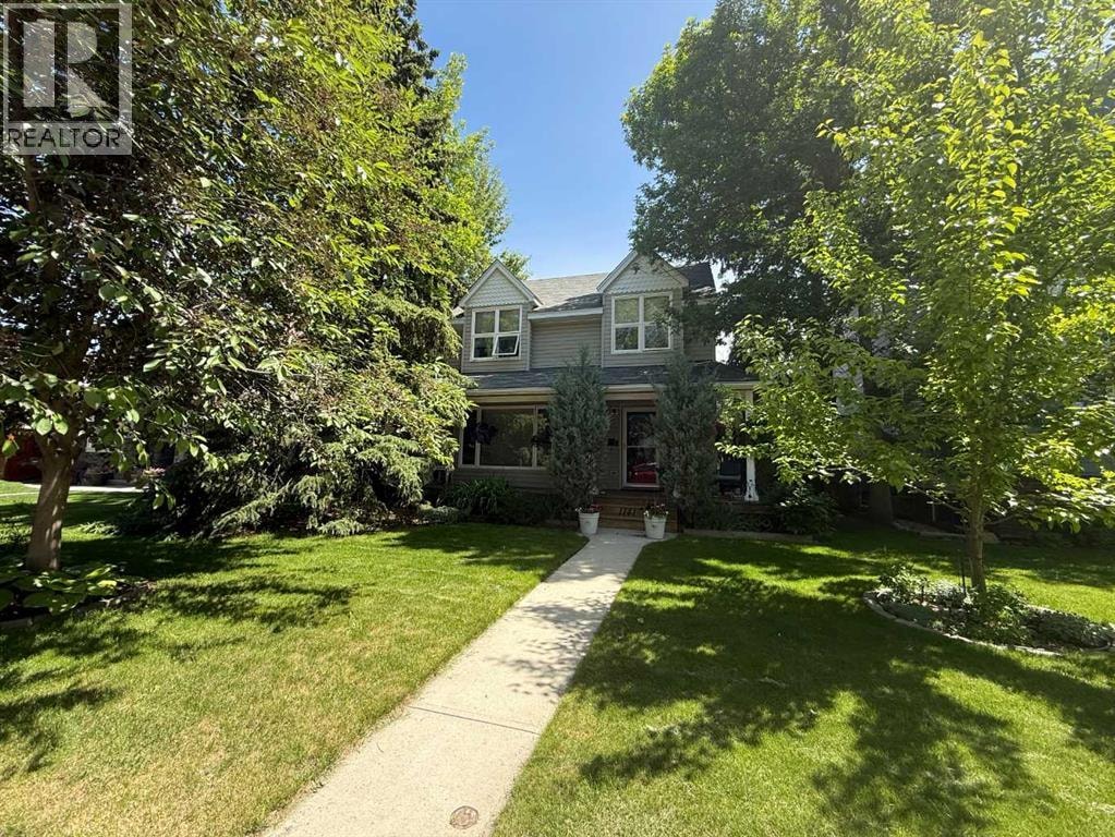 1141 Regent Crescent NE — photo 2