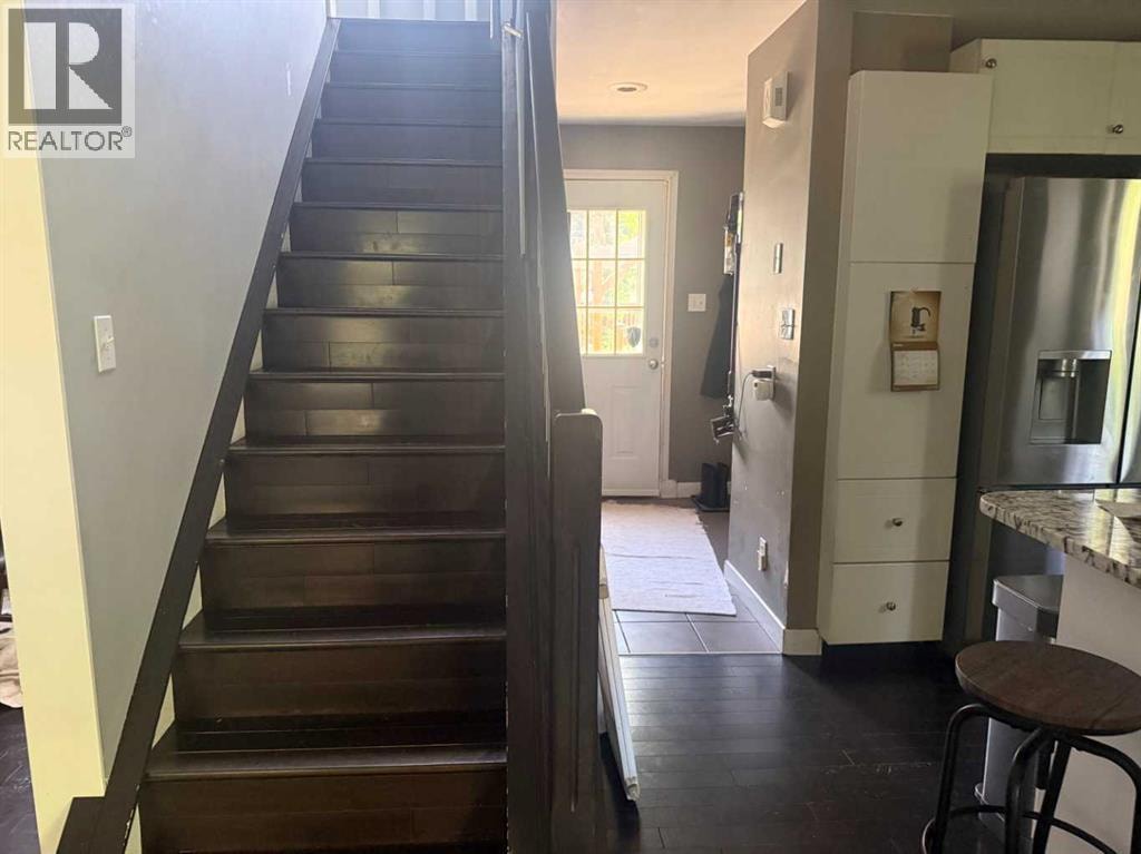 1141 Regent Crescent NE — photo 5