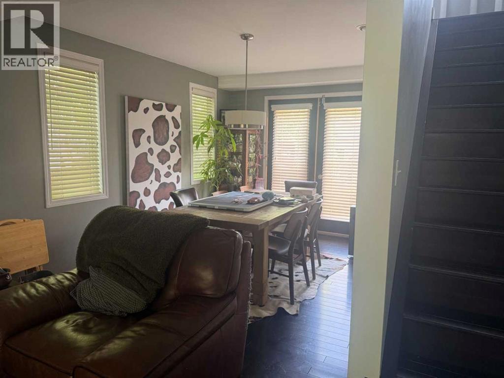 1141 Regent Crescent NE — photo 6
