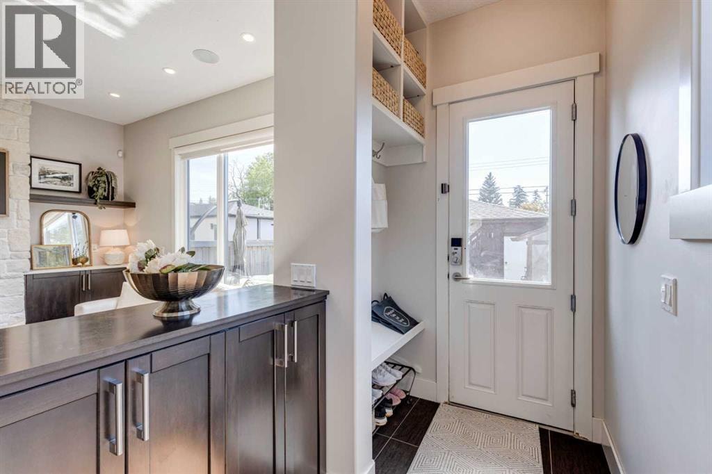921 42 Street SW — photo 12