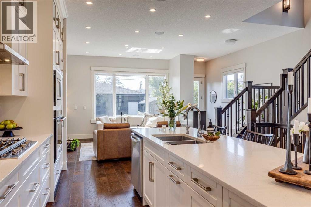 921 42 Street SW — photo 9