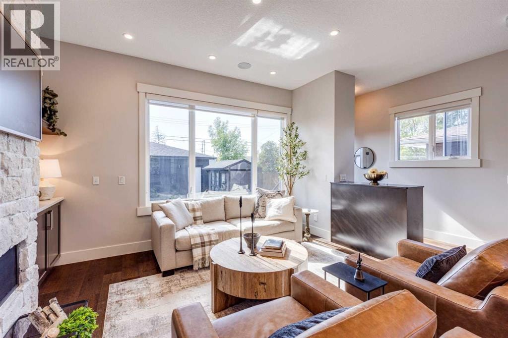 921 42 Street SW — photo 10