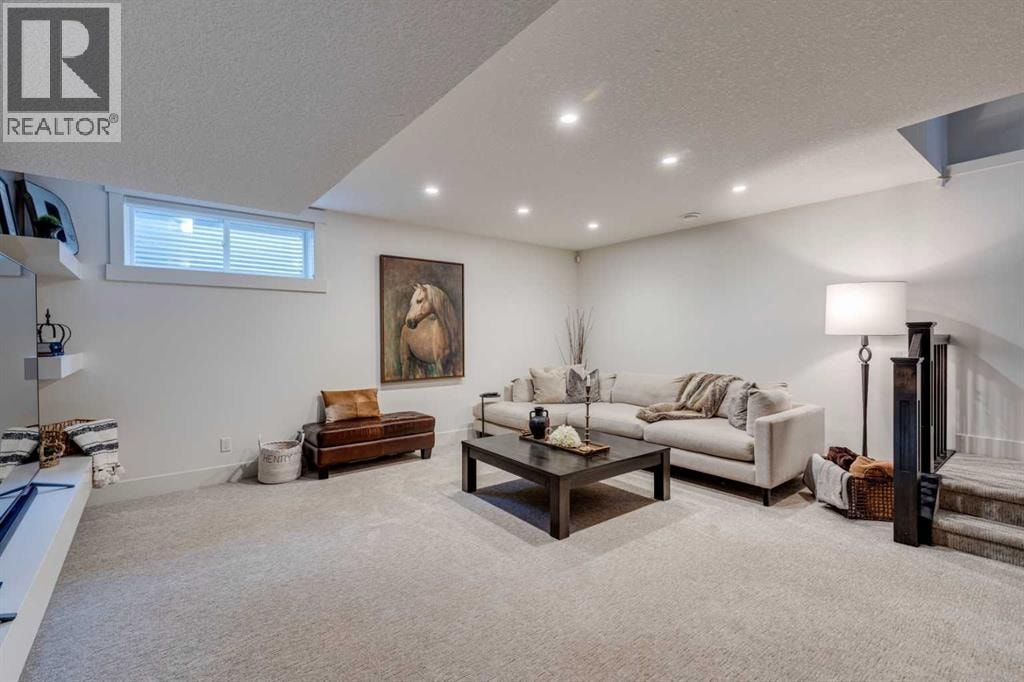 921 42 Street SW — photo 31