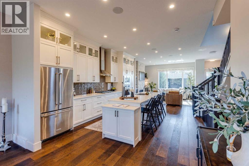 921 42 Street SW — photo 4
