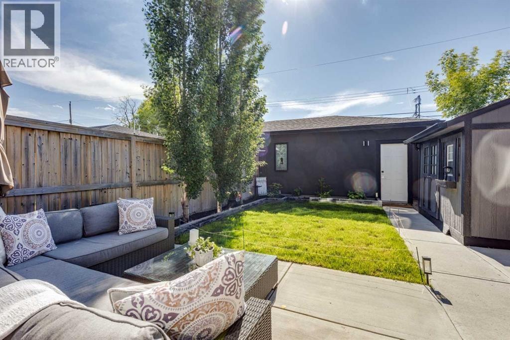 921 42 Street SW — photo 42