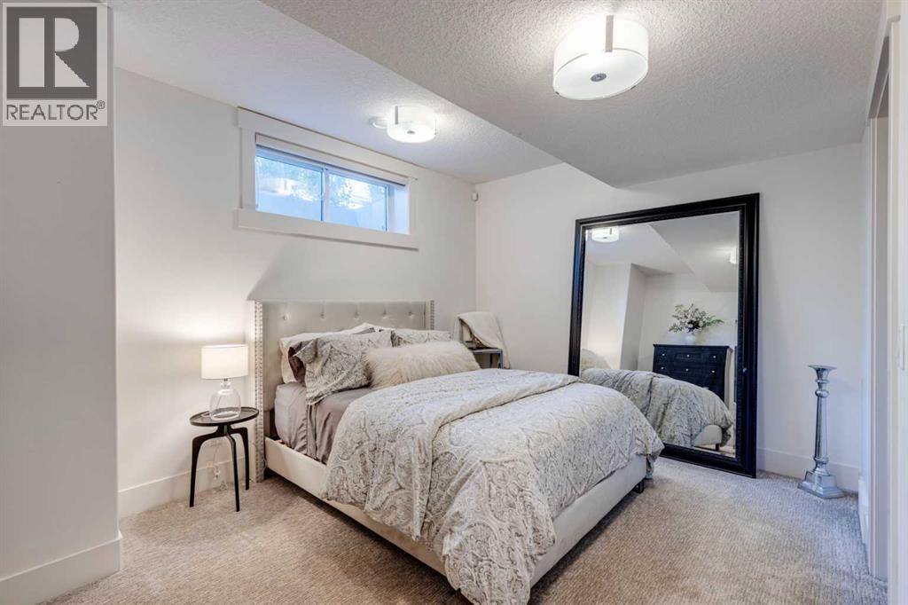 921 42 Street SW — photo 34