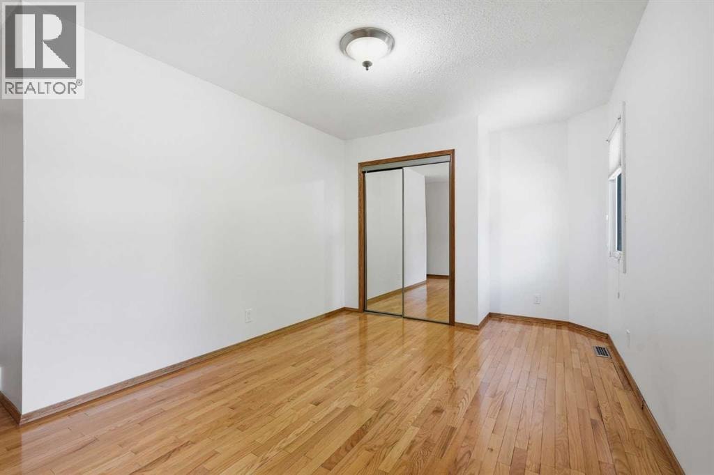 4205 16 Street SW — photo 19