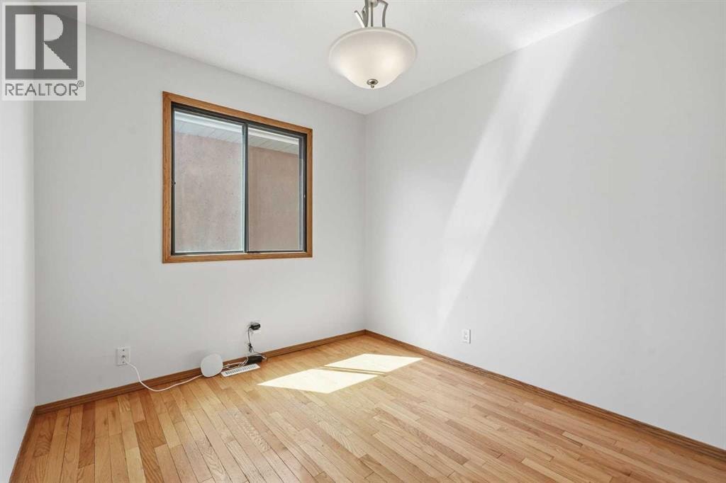 4205 16 Street SW — photo 20