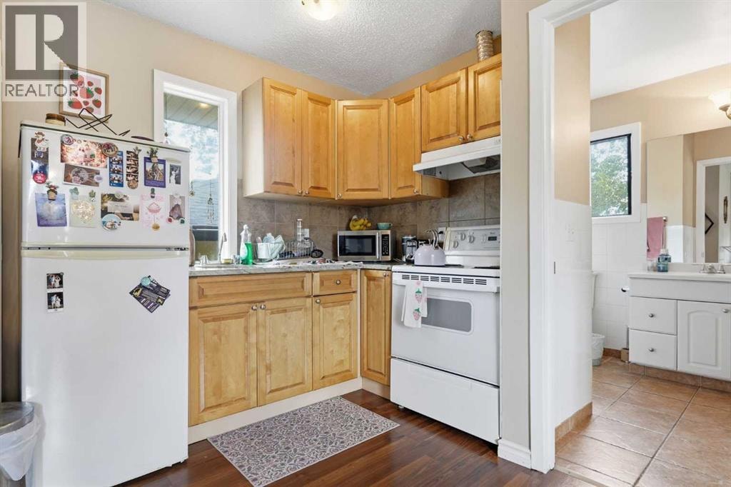 4205 16 Street SW — photo 34