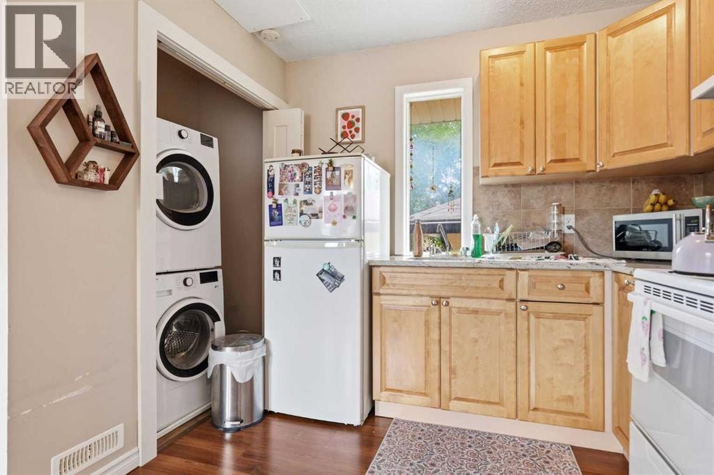 4205 16 Street SW — photo 35