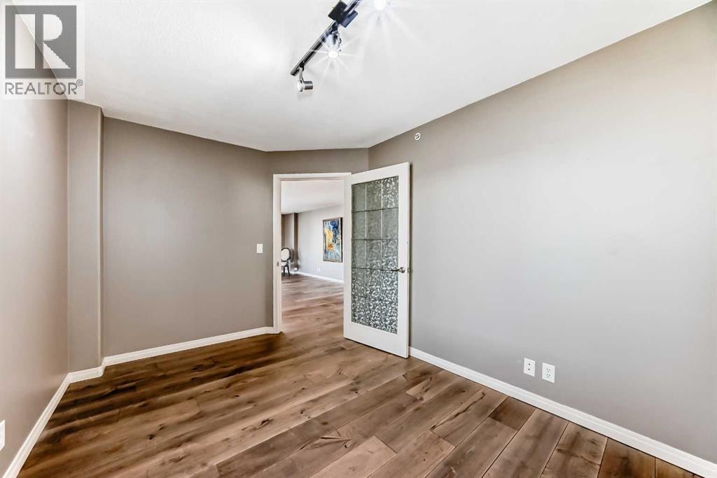 1901, 683 10 Street SW — photo 30