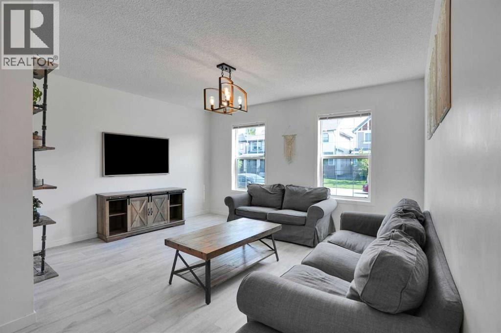 209 Copperpond Parade SE — photo 3