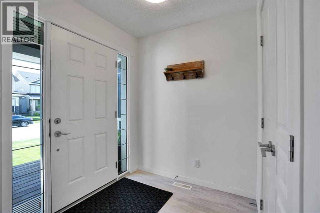 209 Copperpond Parade SE — photo 2