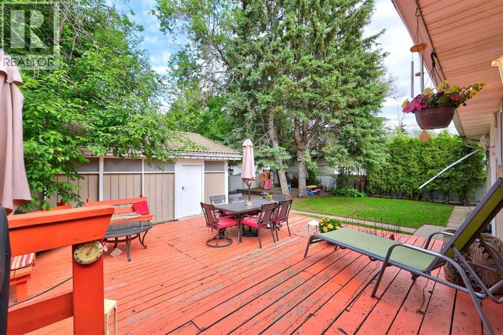 4911 43 Street SW — photo 45