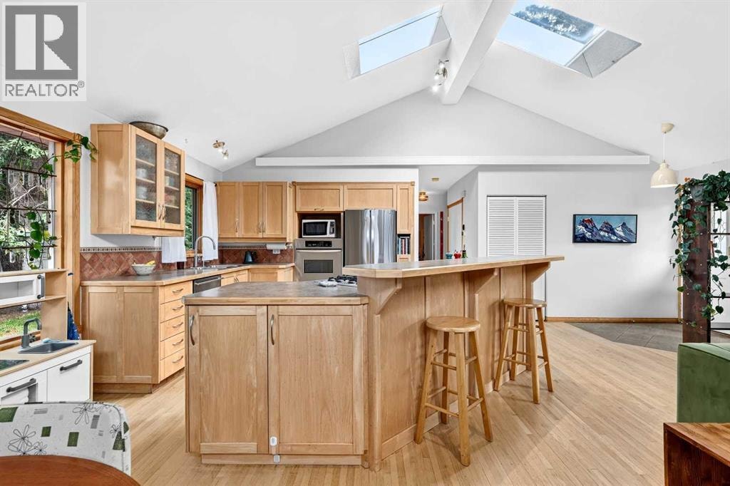 4911 43 Street SW — photo 11