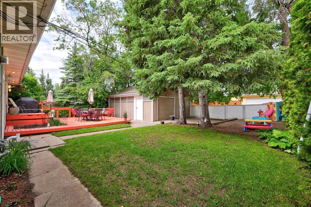 4911 43 Street SW — photo 40