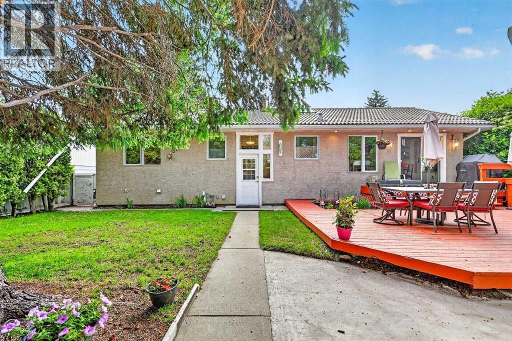 4911 43 Street SW — photo 41