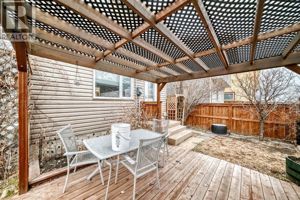 255 Falshire Way NE — photo 32