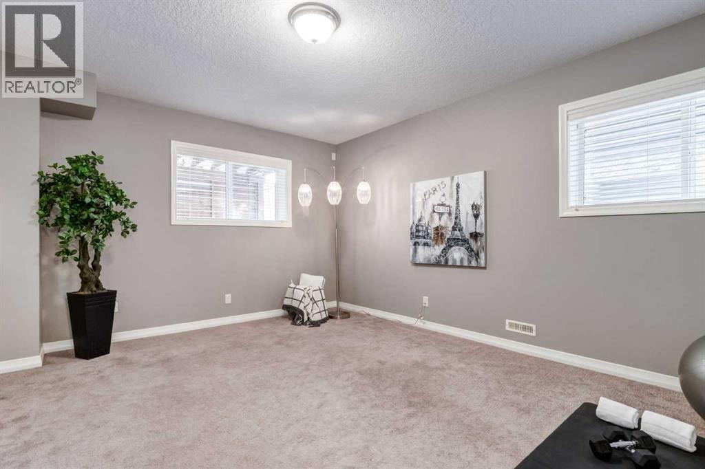 33 Evansglen Drive NW — photo 36